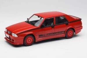 Alfa Romeo 75 Turbo Evoluzione Rdeč MCG 1:18 MCG18428 Kovina