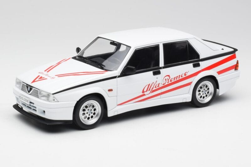 Alfa Romeo 75 Turbo Evoluzione Bel MCG 1:18 MCG18430 Kovina