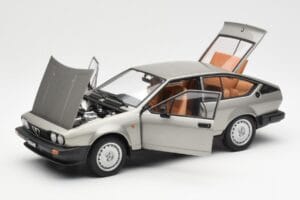 Alfa Romeo Alfetta GTV 2.0 Siv Metalik AUTOart 1:18 70147 Kovina – slika 2 od 8