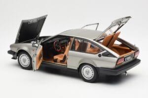 Alfa Romeo Alfetta GTV 2.0 Siv Metalik AUTOart 1:18 70147 Kovina – slika 5 od 8