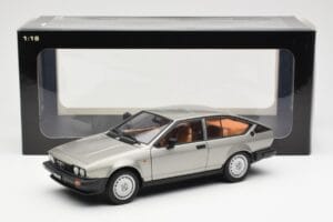Alfa Romeo Alfetta GTV 2.0 Siv Metalik AUTOart 1:18 70147 Kovina – slika 8 od 8