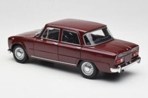 Alfa Romeo Giulia 1300 Temno Rdeč Minichamps 1:18 180120906 Kovina – slika 7 od 8