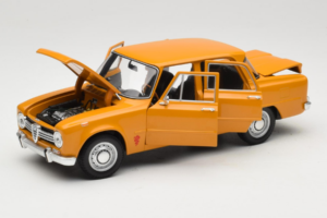 Alfa Romeo Giulia 1300 Super Oranžen Minichamps 1:18 180120900 Kovina – slika 2 od 8