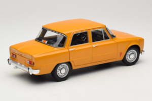 Alfa Romeo Giulia 1300 Super Oranžen Minichamps 1:18 180120900 Kovina – slika 3 od 8