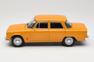 Alfa Romeo Giulia 1300 Super Oranžen Minichamps 1:18 180120900 Kovina – slika 4 od 8