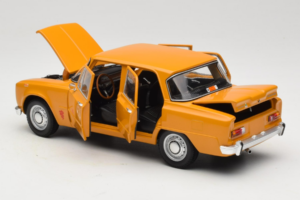 Alfa Romeo Giulia 1300 Super Oranžen Minichamps 1:18 180120900 Kovina – slika 5 od 8