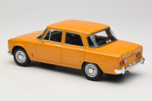 Alfa Romeo Giulia 1300 Super Oranžen Minichamps 1:18 180120900 Kovina – slika 7 od 8