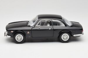 Alfa Romeo Giulia Sprint GTA Črn Road Signature 1:18 92348 Kovina – slika 4 od 8