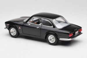 Alfa Romeo Giulia Sprint GTA Črn Road Signature 1:18 92348 Kovina – slika 7 od 8