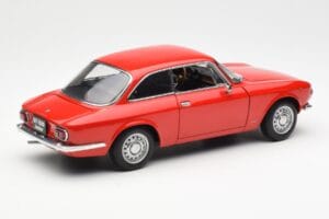 Alfa Romeo GT 1300 Junior LHD Rdeč AUTOart 1:18 70131 Kovina – slika 3 od 8