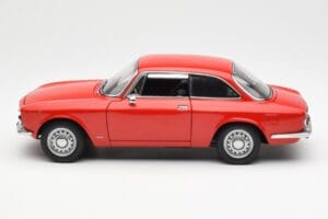 Alfa Romeo GT 1300 Junior LHD Rdeč AUTOart 1:18 70131 Kovina – slika 4 od 8