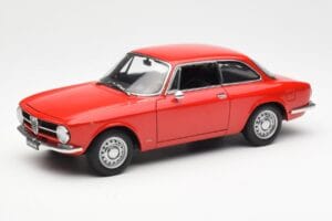 Alfa Romeo GT 1300 Junior LHD Rdeč AUTOart 1:18 70131 Kovina
