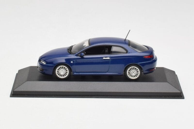 Alfa Romeo GT Dark Blue Metallic Minichamps 1:43 400120326 Kovina