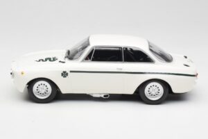 Alfa Romeo GTA 1300 Junior Bel Minichamps 1:18 155120021 Kovina – slika 3 od 6