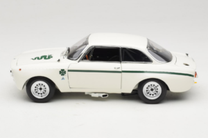Alfa Romeo GTA 1300 Junior Bel Minichamps 1:18 100120501 Kovina – slika 4 od 8