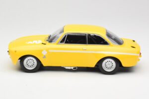 Alfa Romeo GTA 1300 Junior Rumen Minichamps 1:18 155120024 Kovina – slika 5 od 6