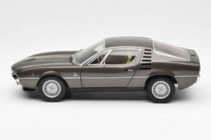 Alfa Romeo Montreal Rjav Metalik AUTOart 1:18 70173 Kovina – slika 4 od 8