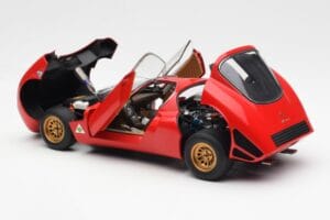 Alfa Romeo 33 Stradale Rdeč AUTOart 1:18 70191 Kovina – slika 5 od 8