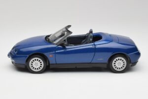Alfa Romeo Spider 916 Periwinkle Modra Maisto 1:18 50308 Kovina – slika 3 od 7