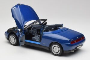 Alfa Romeo Spider 916 Periwinkle Modra Maisto 1:18 50308 Kovina – slika 4 od 7
