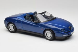 Alfa Romeo Spider 916 Periwinkle Modra Maisto 1:18 50308 Kovina – slika 5 od 7