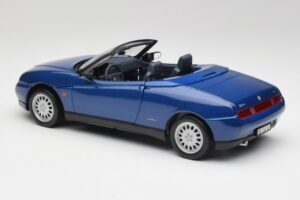 Alfa Romeo Spider 916 Periwinkle Modra Maisto 1:18 50308 Kovina – slika 6 od 7