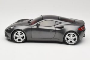 Artega GT Grey Metallic Revell 1:18 09024 Kovina – slika 4 od 8