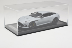 Aston Martin DB12 Nardo Gray MotorHelix 1:18 MH027NG Smola – slika 6 od 7