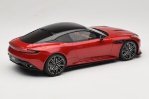 Aston Martin DB12 Hyper Red GT Spirit 1:18 GT936 Smola – slika 2 od 6
