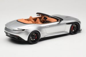 Aston Martin DB12 Volante Srebrna GT Spirit 1:18 GT945 Smola – slika 2 od 6