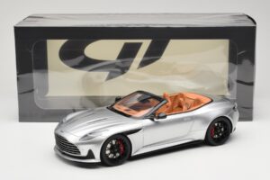 Aston Martin DB12 Volante Srebrna GT Spirit 1:18 GT945 Smola – slika 6 od 6