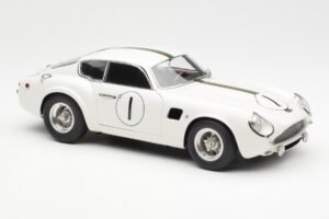 Aston Martin DB4 GT Zagato #1 24 Hours of Le Mans 1961 CMC 1:18 M-139 Kovina – slika 4 od 6