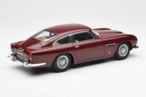 Aston Martin DB5 Dubonnet Rdeč AUTOart 1:18 70213 Kovina – slika 3 od 8
