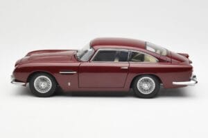 Aston Martin DB5 Dubonnet Rdeč AUTOart 1:18 70213 Kovina – slika 4 od 8