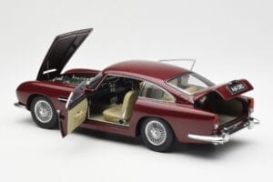 Aston Martin DB5 Dubonnet Rdeč AUTOart 1:18 70213 Kovina – slika 5 od 8