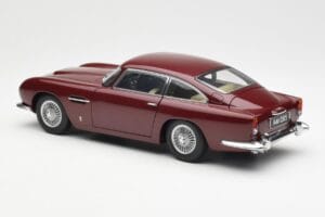 Aston Martin DB5 Dubonnet Rdeč AUTOart 1:18 70213 Kovina – slika 7 od 8