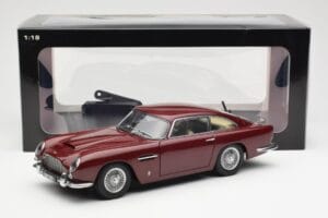 Aston Martin DB5 Dubonnet Rdeč AUTOart 1:18 70213 Kovina – slika 8 od 8
