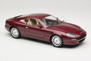 Aston Martin DB7 Rdeč Guiloy 1:18 67550 Kovina – slika 6 od 8