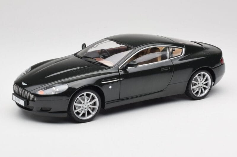 Aston Martin DB9 Črn Solido 1:18 15025600 Kovina