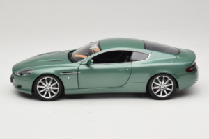 Aston Martin DB9 Zelena Minichamps 1:18 150137322 Kovina – slika 4 od 8
