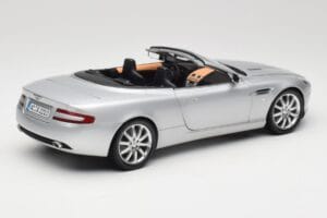 Aston Martin DB9 Volante Srebrn Minichamps 1:18 150137334 Kovina – slika 3 od 8