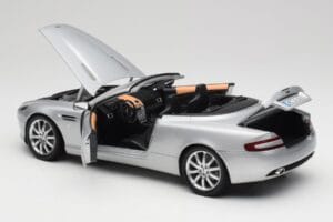 Aston Martin DB9 Volante Srebrn Minichamps 1:18 150137334 Kovina – slika 5 od 8