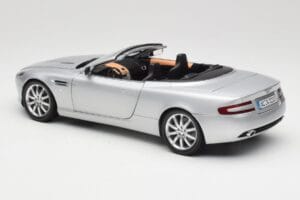 Aston Martin DB9 Volante Srebrn Minichamps 1:18 150137334 Kovina – slika 7 od 8