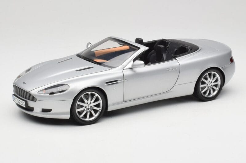 Aston Martin DB9 Volante Srebrn Minichamps 1:18 150137334 Kovina