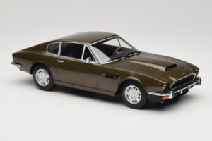 Aston Martin DBS Olive Zelena CMR 1:18 CMR003 Kovina – slika 4 od 6