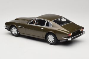 Aston Martin DBS Olive Zelena CMR 1:18 CMR003 Kovina – slika 5 od 6