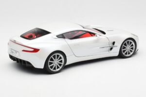 Aston Martin One-77 Morning Frost Bel AUTOart 1:18 70244 Kovina – slika 3 od 8
