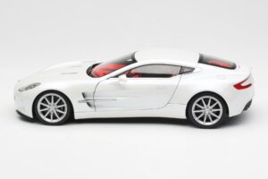 Aston Martin One-77 Morning Frost Bel AUTOart 1:18 70244 Kovina – slika 4 od 8