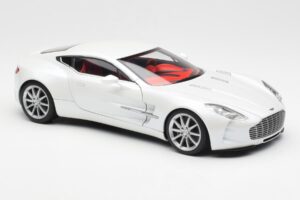 Aston Martin One-77 Morning Frost Bel AUTOart 1:18 70244 Kovina – slika 6 od 8