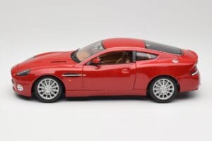 Aston Martin V12 Vanquish Rdeča Bburago 1:18 34063 Kovina – slika 4 od 8